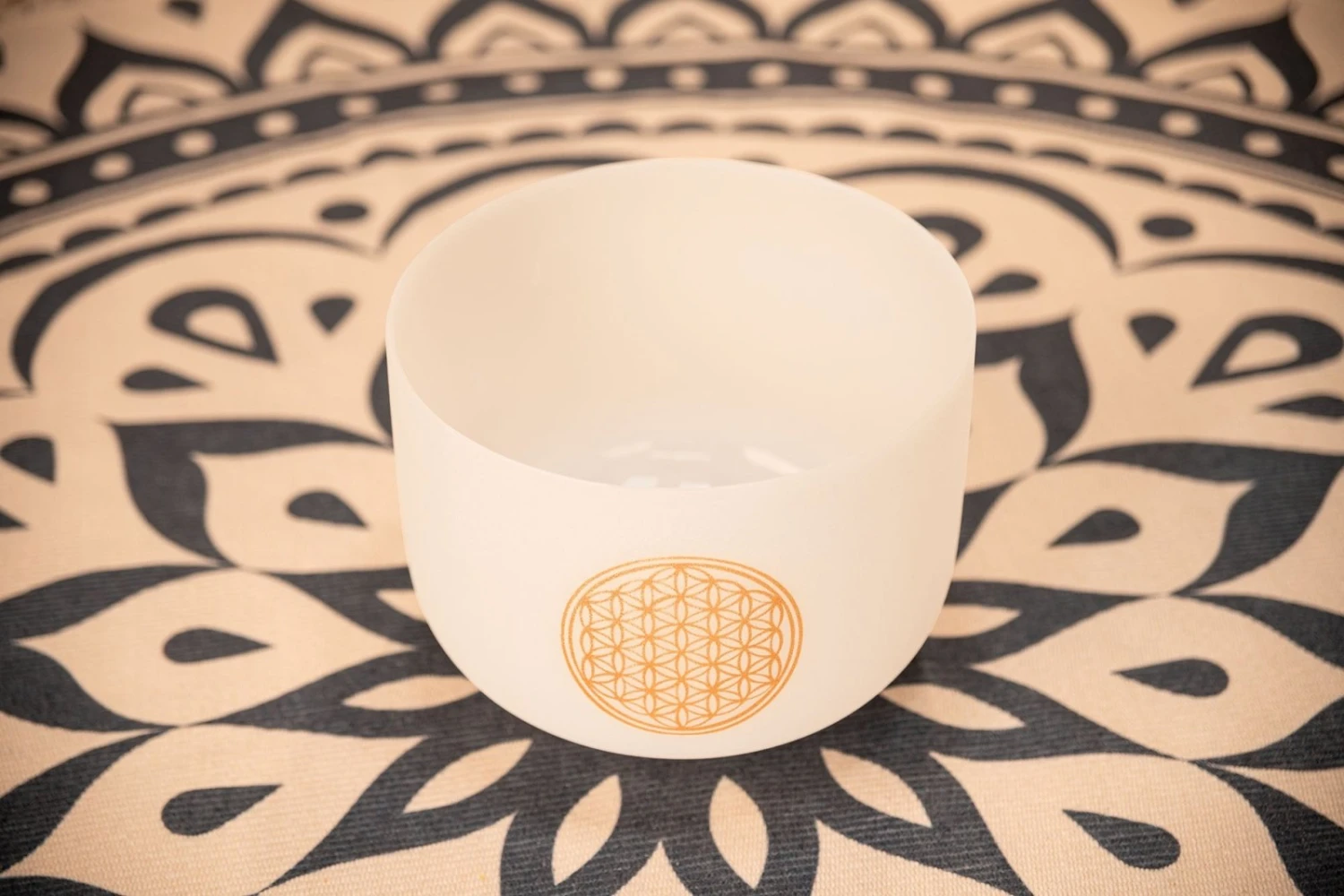10" Quartz Crystal Singing Bowl - Flower Of Life, 128/256 Hz Note C4 - Image 2