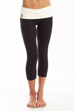 Satya Yogawear 'Navi' Capri Yoga Pants